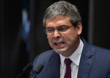PT aciona STF para impedir que bancos no Brasil cumpram sanções dos EUA contra Moraes